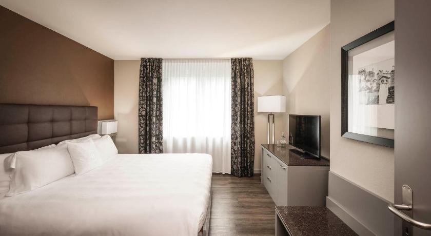 Image of Two-Bedroom Suite with Lake View 0