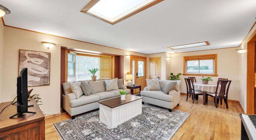 百年纪念 Bright & Cozy House Centennial Littleton 3 Bed 3 Bath 4星级 住宿 大堂