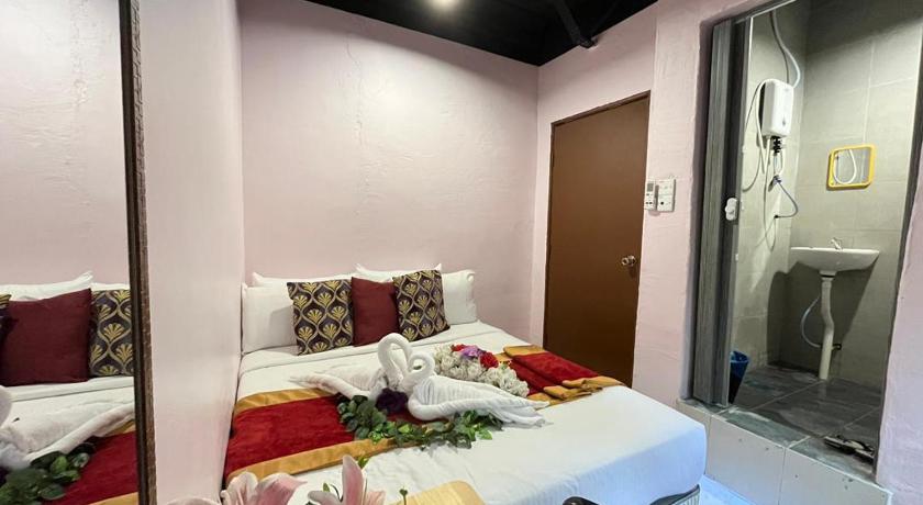 Image of Standard - 1 Queen Bed 4
