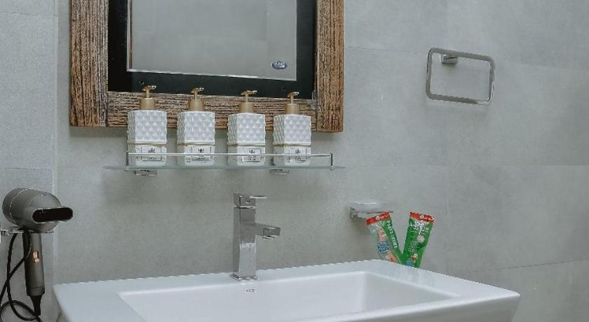 LUCKY Transit Hotel - image 37