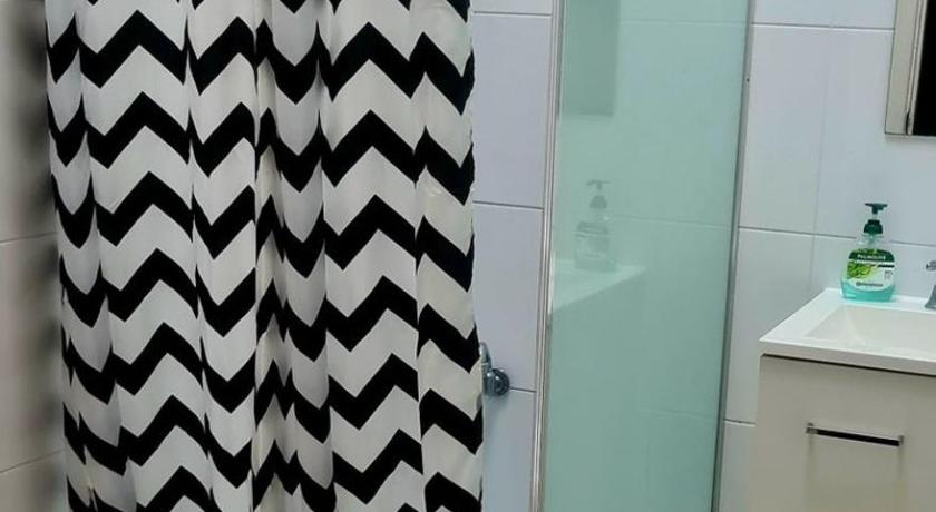 Image of Six-Bedroom House 12