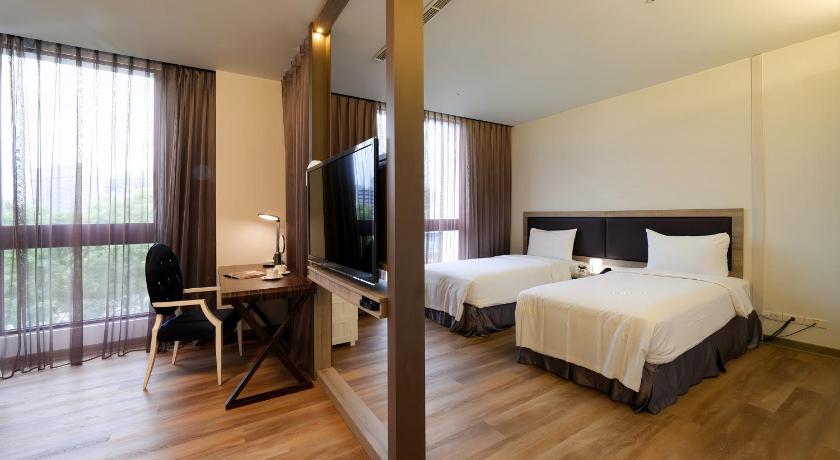 Image of Executive Triple Room 6
