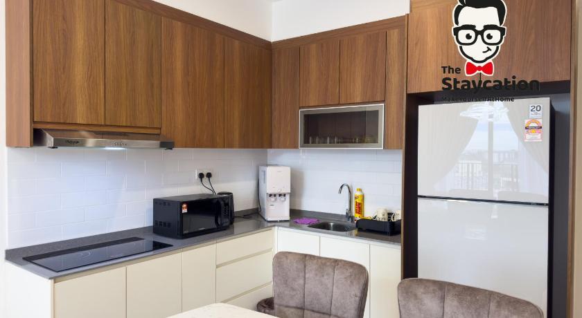 クチン Staycation Homestay 56 Podium Apartments 4つ星 ゲストハウス プール