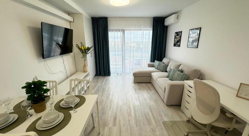 Luxury Avanera Towers Apartments 1-2 Bdm with Parking Option