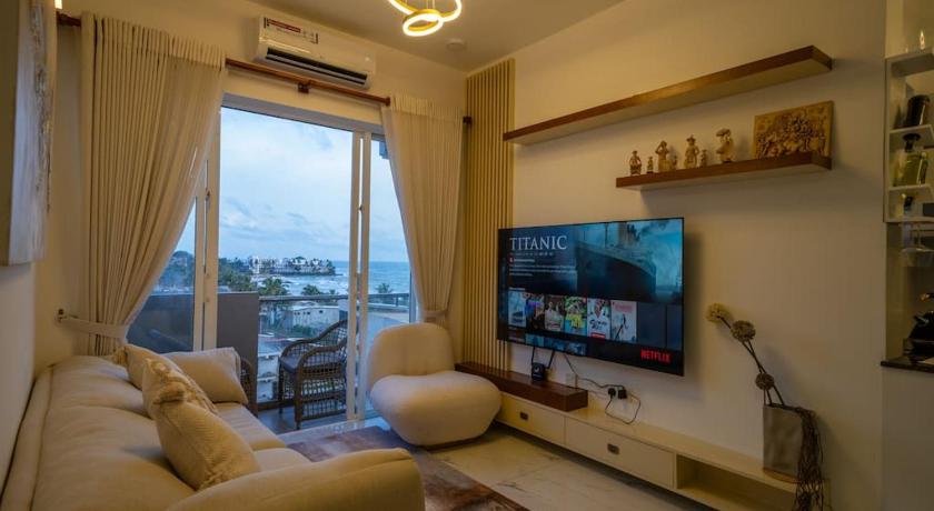 Gold Lavina A Luxury Sea View Apartment - image 13