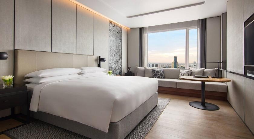 Image of M Club lounge access, Guest room, 1 King 1