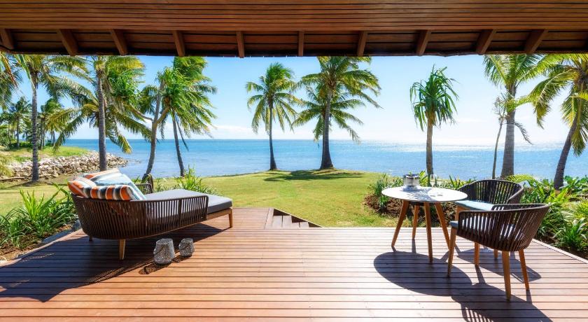 صورة Ocean Front Bure, Larger Villa, 1 King, Oceanfront, Beach front, Oceanfront Bure, Balcony, Patio 1