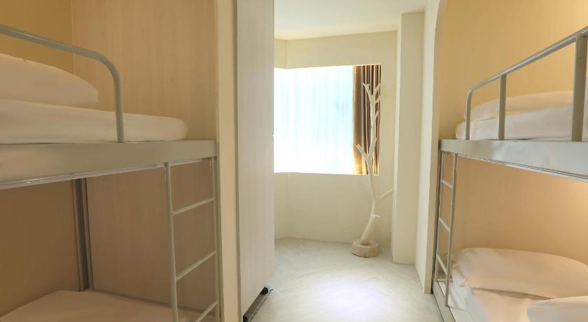 4 床男性宿舍房的 1 個床位 (Bed in 4-Bed Male Dormitory Room)圖片 1