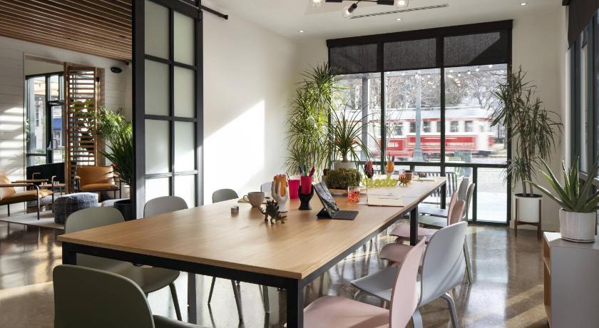 Memphis (TN) Moxy Memphis Downtown 2-Star Hotel pool