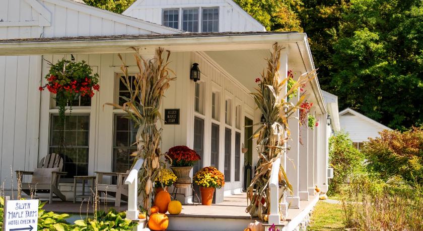 East Chatham Inn at Silver Maple Farm 2-Star Hotel restaurant