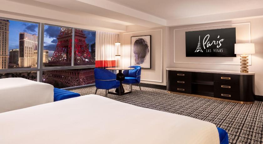 Image of Versailles Executive Suite, 2 Queens, Non-Smoking 7