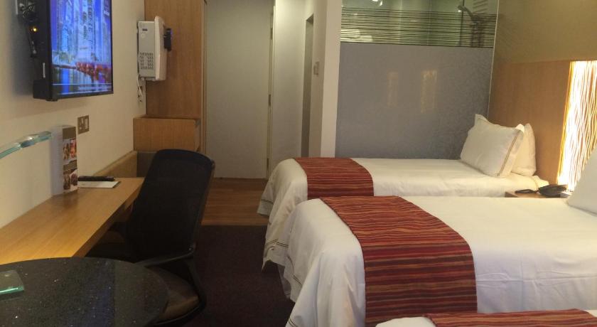Image of Deluxe Triple Room 7