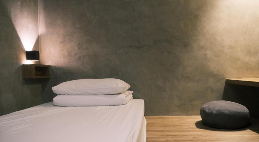 Image of Single Room with Shared Toilette 2