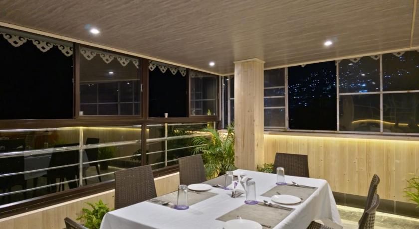 クルセオン Mount Bashera Boutique Hotel 3つ星 ホテル 眺望