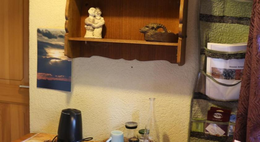 Image of Single Room with Shared Bathroom 3