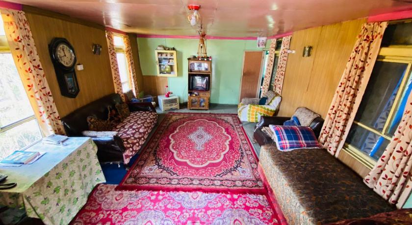 Island Hotel - image 9