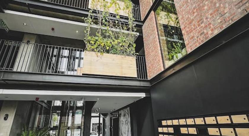 Amira at de Waterkant Signature