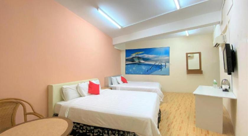 Image of Suite Family Room 0
