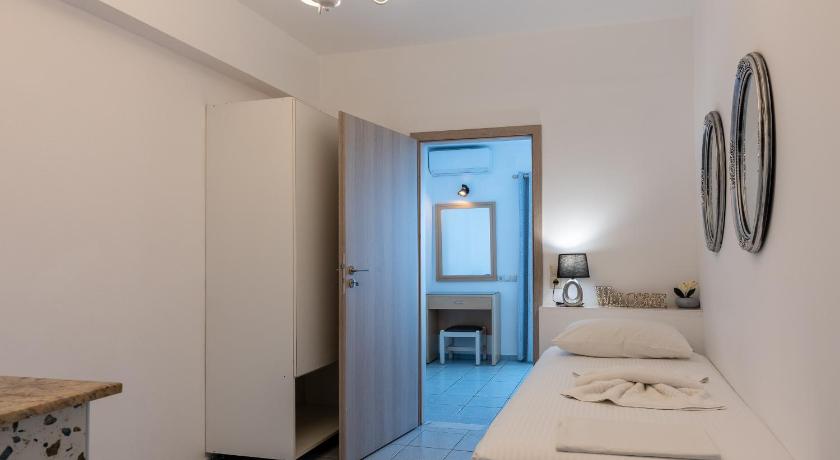 Image of Studio (3 Adults) with Sea View 5