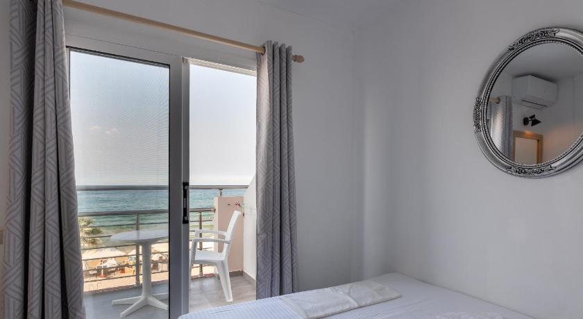 Image of Studio (3 Adults) with Sea View 4