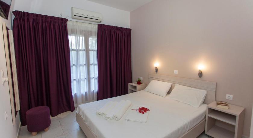 Image of Studio (3 Adults) 4