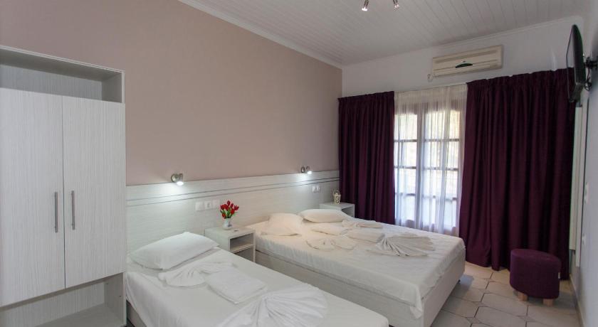 Image of Studio (3 Adults) 7