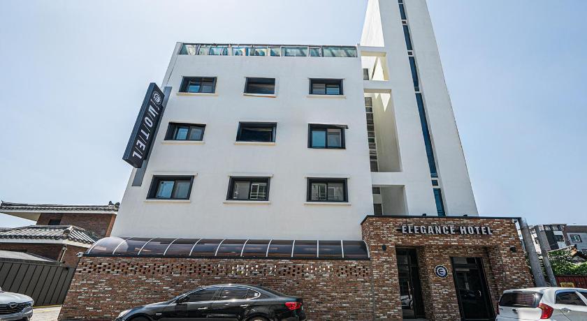 キョンジュ Elegance hotel hwangridan ホテル プール