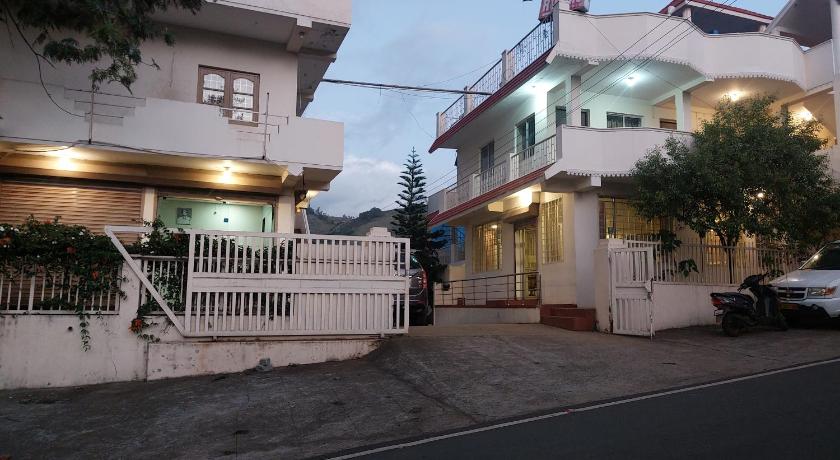 GEM STAYS - image 13