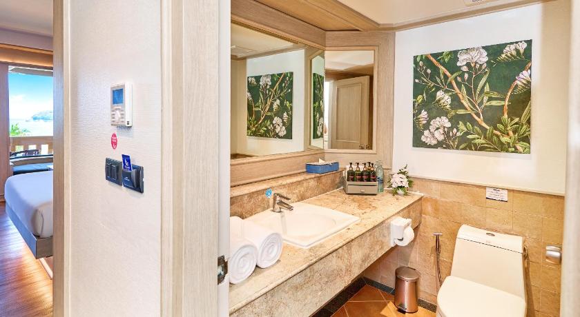 Image of Deluxe Premier Seaview Room 14