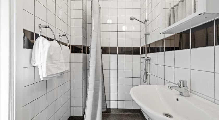 Image of Studio (2 Adults) 2