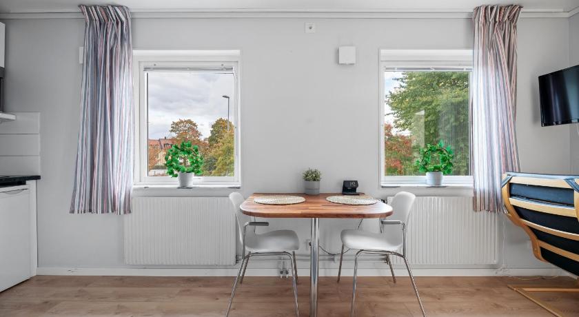 Image of Studio (1 Adult) 4