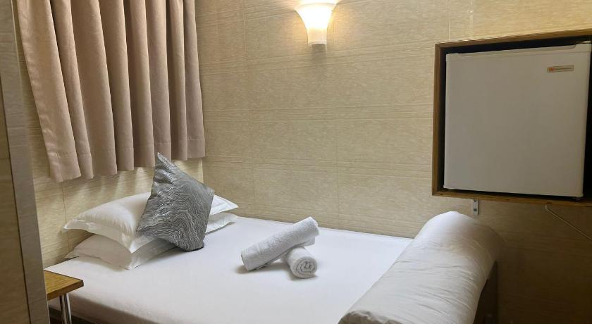 Hollywood guesthouse - image 2