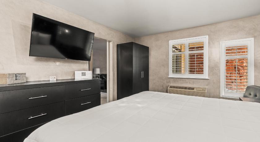 Image of 2 King Beds Suite Non-Smoking 9