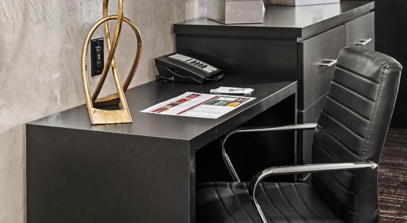 Image of 2 King Beds Suite Non-Smoking 17