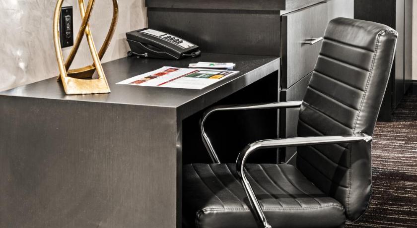 Image of Deluxe King Room - Non-Smoking 8