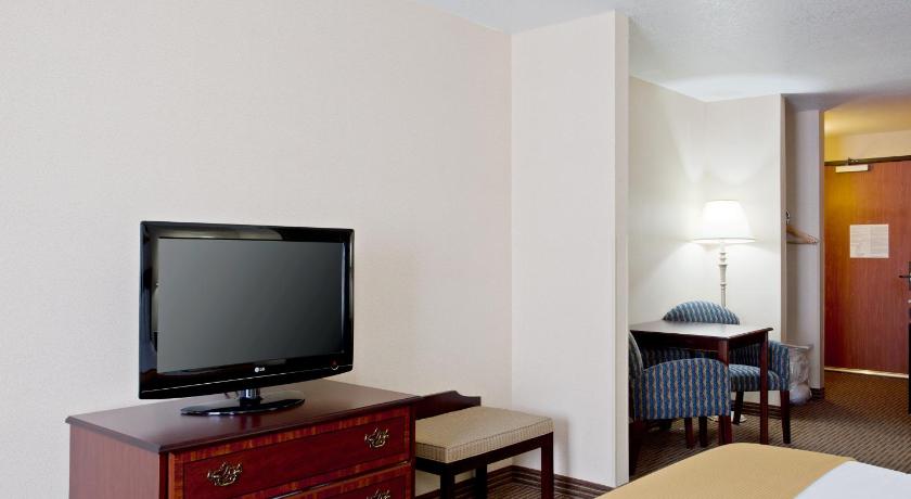 Holiday Inn Express Hotel & Suites Jackson