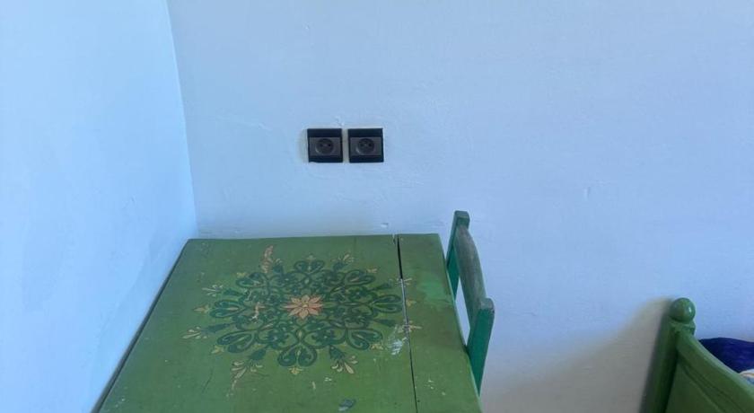 Image of Standard twin shared facilities 4