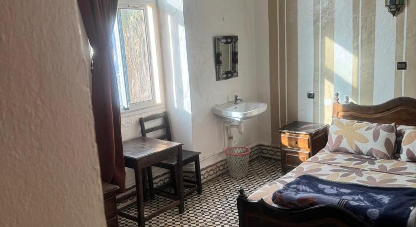 Image of Standard twin shared facilities 1