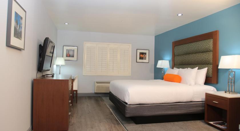 Image of One Room Suite with Two Queen Beds and Living room - Non Smoking 0