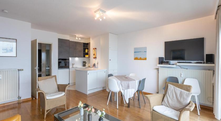 Apartment with sea view and sunny terrace - image 11