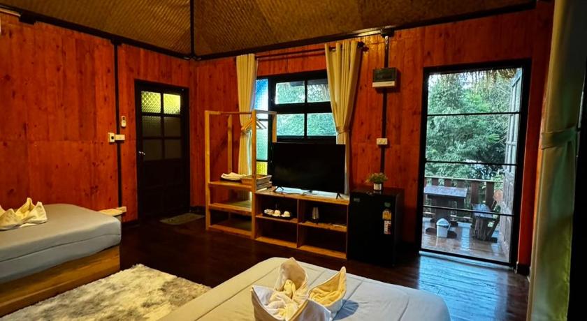 Image of Silver Suite 0