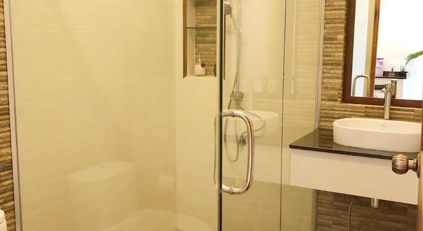 Image of Deluxe Pool 2