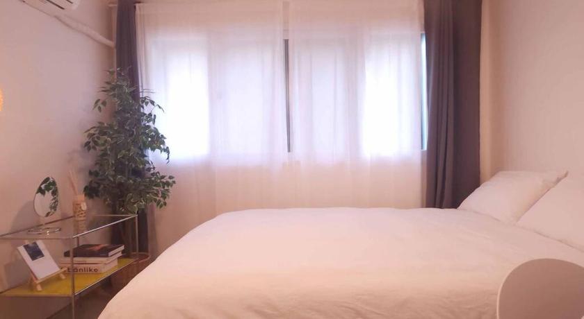 Seoul 철길공원 옆, White Linen House 3-Star Guesthouse room