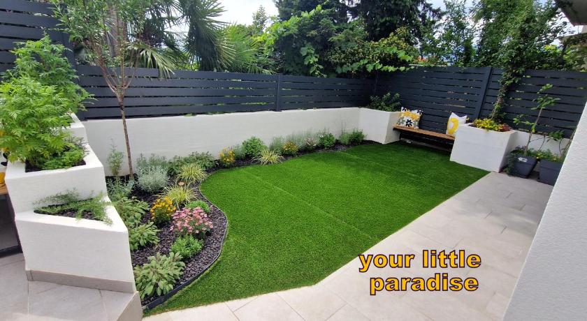Urban Oasis - private fenced garden with BBQ area - image 18
