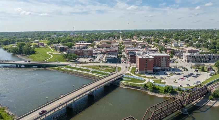 Cedar Falls (IA) Lindell Motor Lodge - Downtown Cedar Falls Studio With Free Gated Parking! 2-Star Accommodation pool