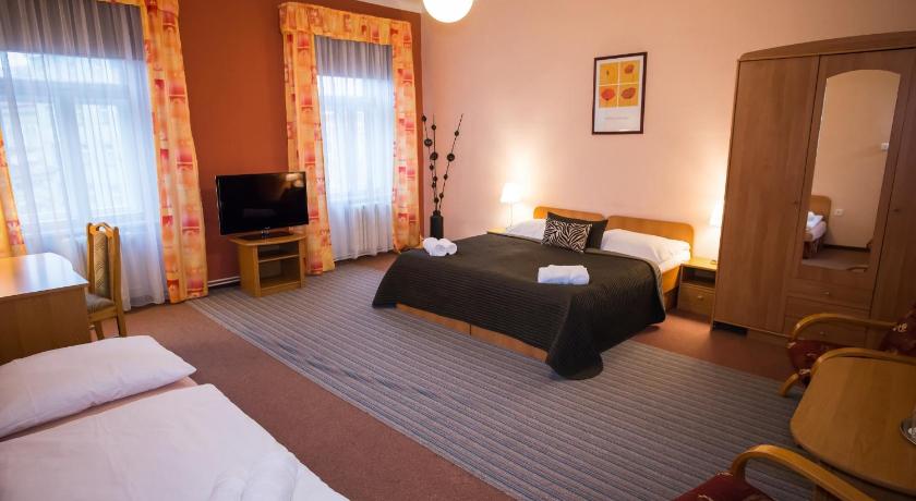 Image of Triple Room 0