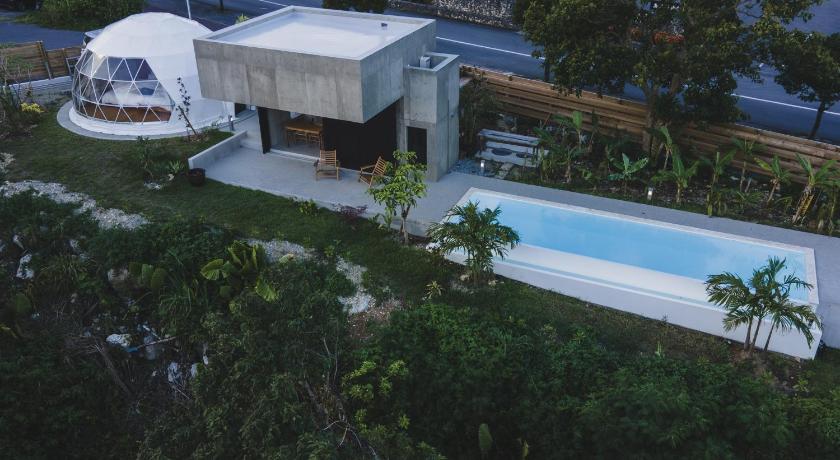 沖縄本島 momo 4つ星 シングルルーム レストラン