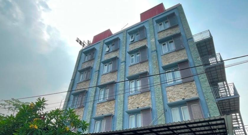 CREW EXPRESS Hotel - image 3