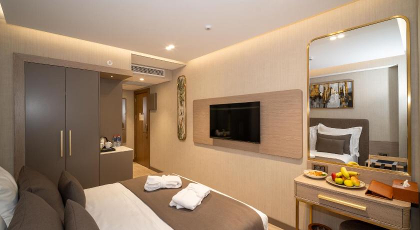 Image of Superior Family Room 0