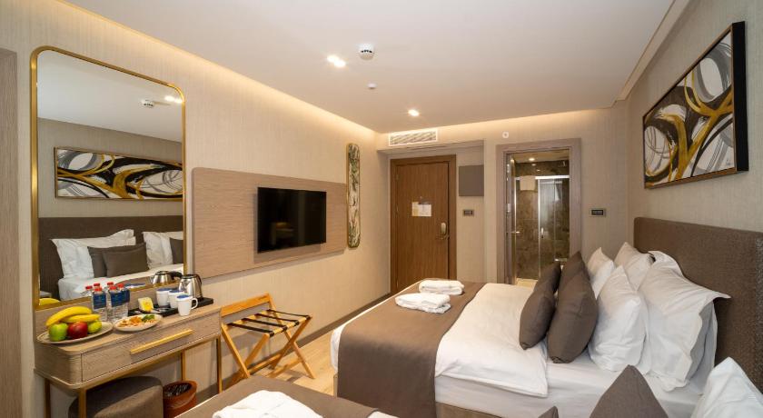 Image of Superior Family Room 1